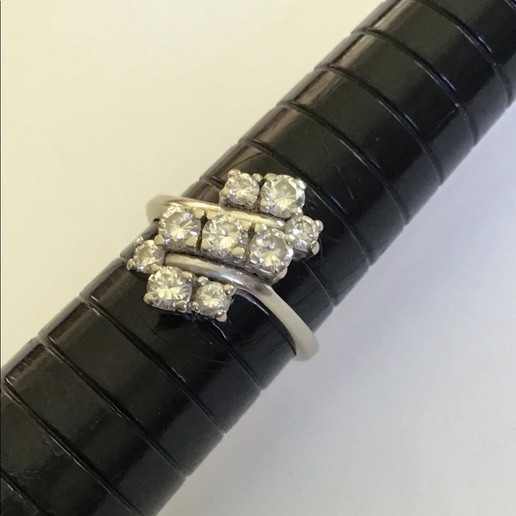 MCM 14K WH. Gold Diamond Bypass Ring Sparkly Rocks